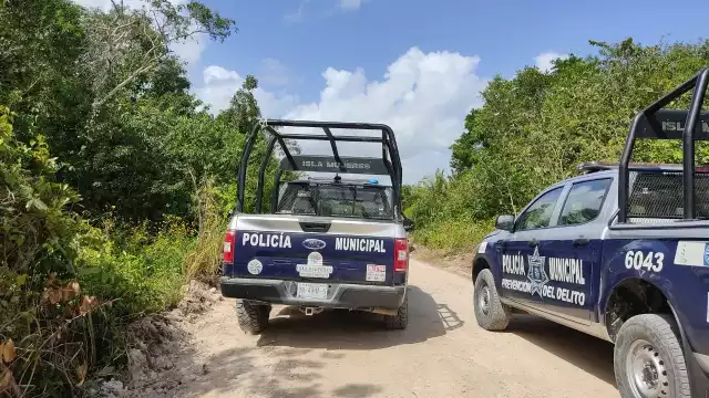 Las autoridades policiacas indicaron que durante el operativo en la Zona Continental de Isla Mujeres se hallaron drogas
