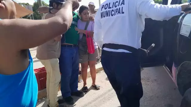 El hombre fue trasladado al hospital en una patrulla