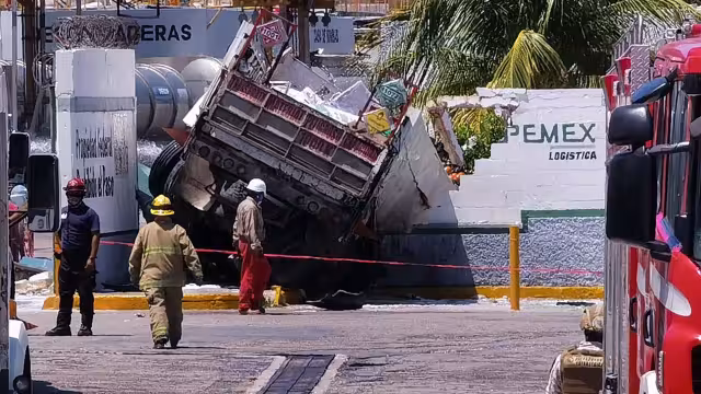 Guardias de seguridad tras el hecho activaron la alarma contra incendio generándose con ello la movilización del personal