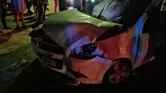 El automóvil quedó destrozado