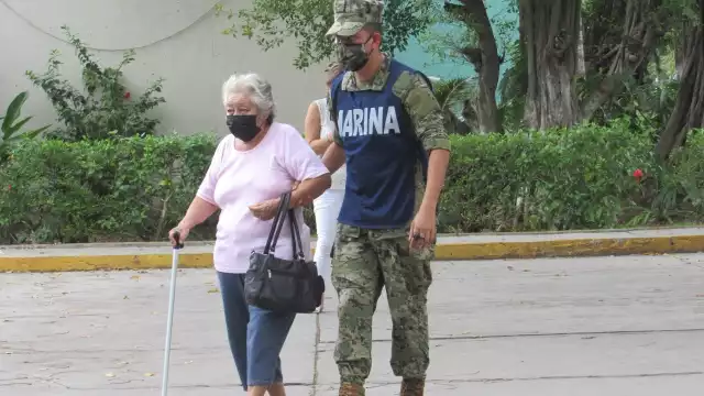 Muchos abuelitos se quedaron sin su vacuna, a pesar de que realizaron su registro y respetaron los turnos que les correspondía