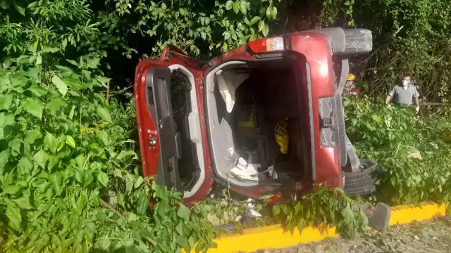 Bomberos arribaron al lugar pero afortunadamente todos salieron ilesos del percance