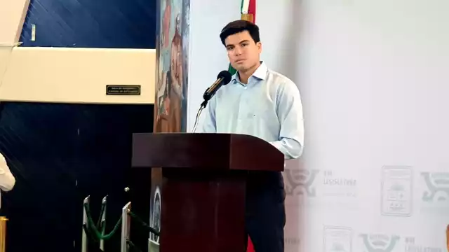 El diputado aseguró que actualmente no existe un tabulador de compensaciones. Foto: Gabriel E. Manzanilla