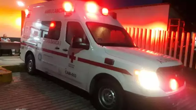 La pareja fue detenida por la policía de Carmen