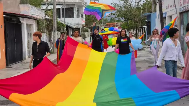 Marcha del Orgullo LGBTQ+ se realizó en Champotón pese a amenazas de lluvia.