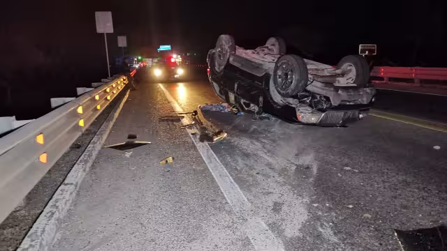 Los testigos del accidente indicaron que el conductor y los 3 pasajeros que venían a bordo lograron salir ilesos