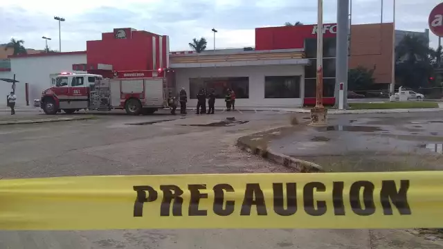 Según se averiguó en el lugar, el fuego se originó en la cocina, al parecer en uno de los extractores