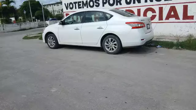 Un joven motociclista fue arrollado por un automóvil Nissan Sentra en la colonia Esperanza de Escárcega.