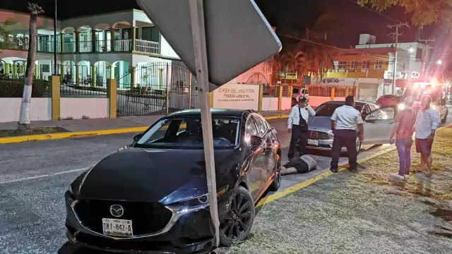 Conductor pierde el control y ocasiona daños a propiedad municipal