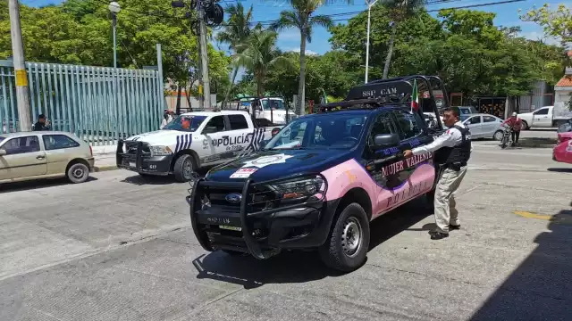 La pareja inocente fue cateada en plena vía pública