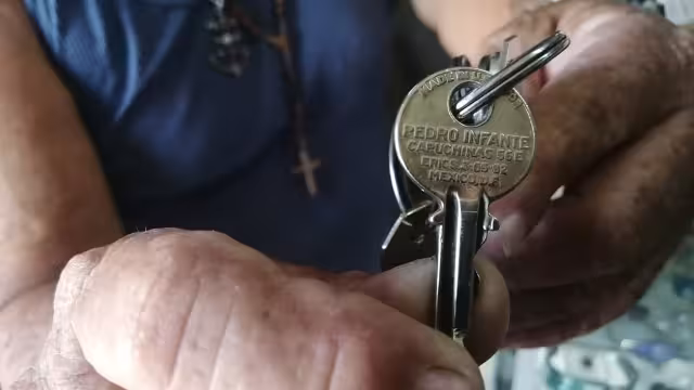 Personas han ofrecido al anticuario más de 30 mil pesos por la presunta llave de Pedro Infante