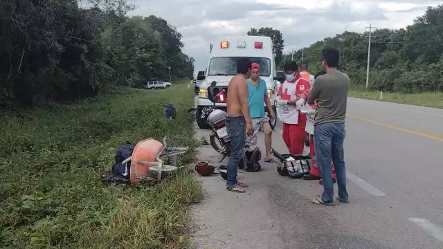 Los lesionados fueron atendidos por paramédicos de la Cruz Roja Delegación Felipe Carrillo Puerto