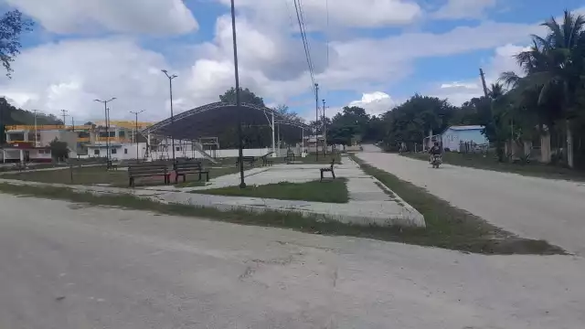 Dos hombres encapuchados que viajaban en otra motocicleta