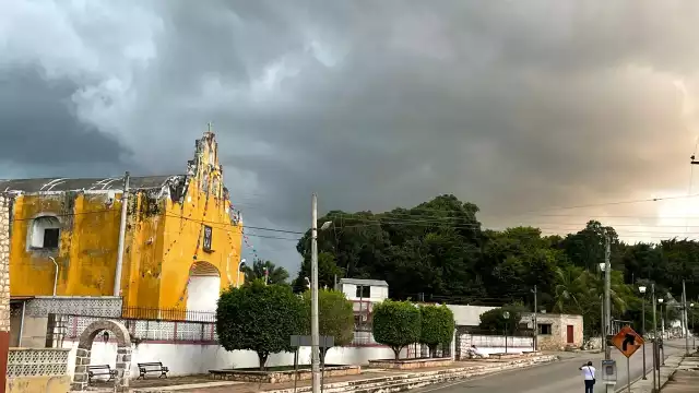 En Bolonchén de Rejón, Hopelchén, se registró un incendio en una vivienda donde se vendía gasolina de forma clandestina.