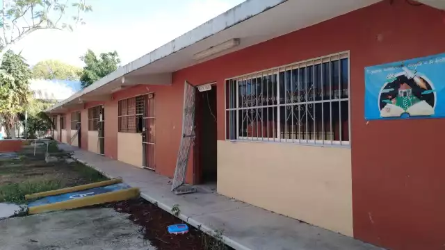 El presupuesto actual para reparar escuelas en Quintana Roo es de 21 mdp, que según el Ifeqroo, serán insuficientes