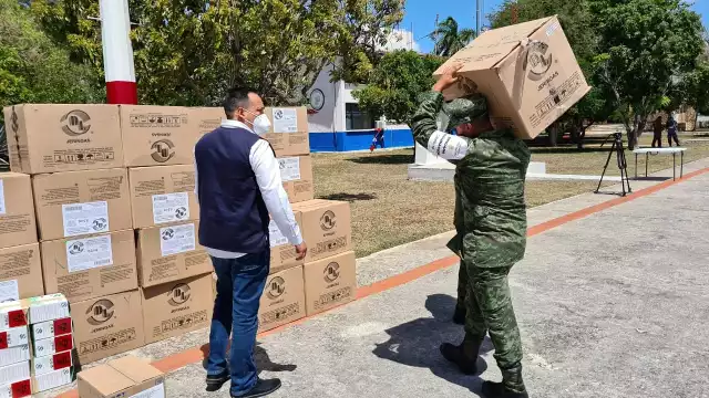 Elementos del Ejército Mexicano jurisdiccionados a la 32/a. Zona Militar proporcionaron apoyo en recepción y distribución de dichos insumos