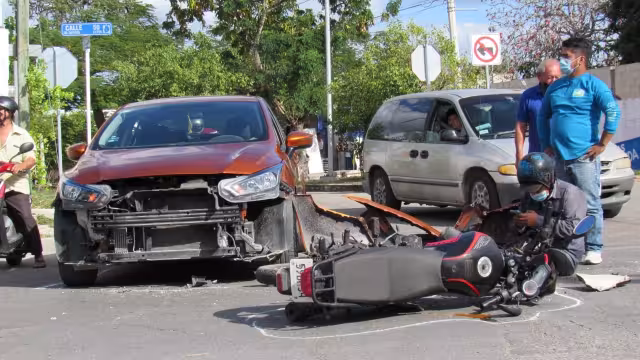 El automóvil no respetó la señal de alto