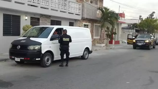 Una camioneta blanca fue inspeccionada en Progreso, pero el conductor se deslindó del asunto