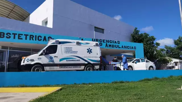 El paciente bajó de la camilla y pidió a sus familiares que le acercaran su automóvil