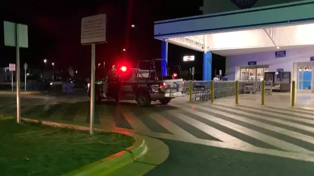 Según testigos el sujeto huyó en un automóvil negro Foto: Julio Mena