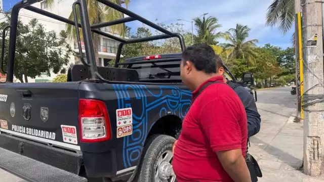 Detienen a pareja que ofrecía chips de telefonía y fue acusada de robo en la colonia Colosio