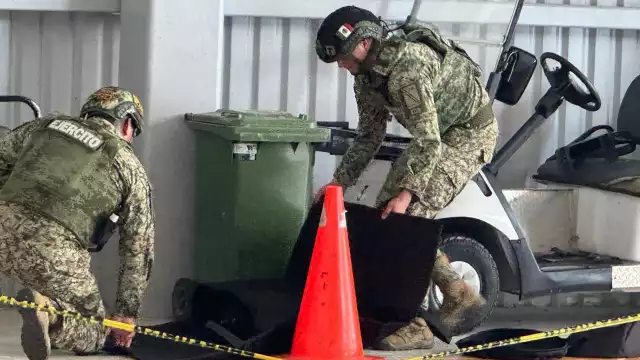 Elementos de Sedena y cuerpos de seguridad coordinan el simulacro de amenaza de bomba en el Aeropuerto Internacional de Tulum, realizado sin contratiempos.