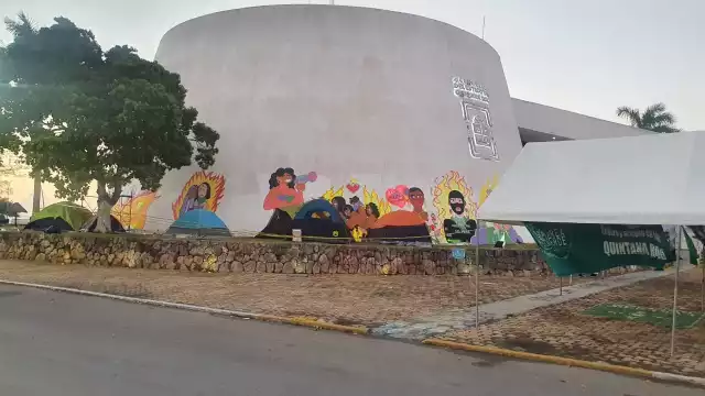 Así luce esta mañana de miércoles el Congreso de Quintana Roo
