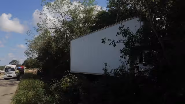 El ciclista resultó con algunas lesiones tras ser golpeado por el camión de carga