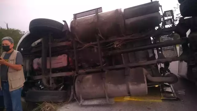 Al lugar arribaron elementos de la Guardia Nacional para supervisar si hay heridos