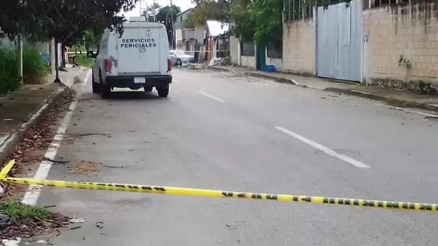 Servicios Periciales de la FGE Quintana Roo en Playa del Carmen acudieron para las indagatorias en la colonia El Pedregal