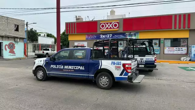 Un asalto a mano armada se registró en un Oxxo de la avenida 10 de Julio.