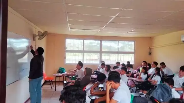 La situación económica ha llevado a más familias a optar por el COBACAM en lugar de escuelas privadas.