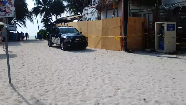 Los alrededores del Kool Beach se mantienen en vigilancia de la Policía de Playa del Carmen, debido a las investigaciones de la FGE Q.Roo
