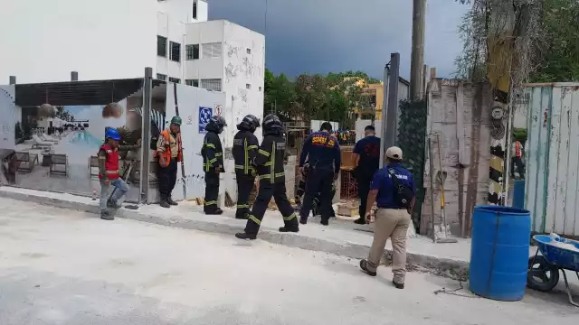 El albañil fue auxiliado y atendido por paramédicos