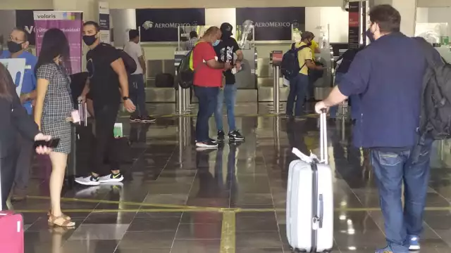 Los protocolos contra el COVID-19 se pausan durante el servicio de comida