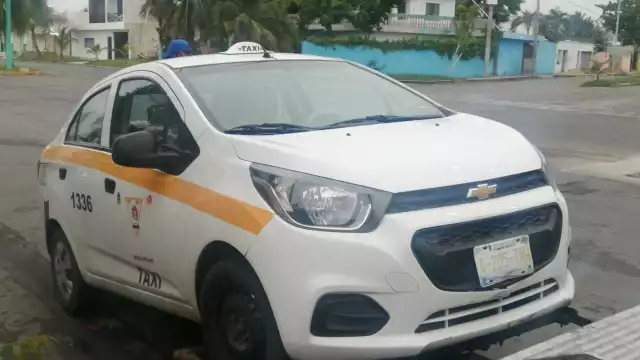 El taxi fue remolcado al corralón de Chetumal