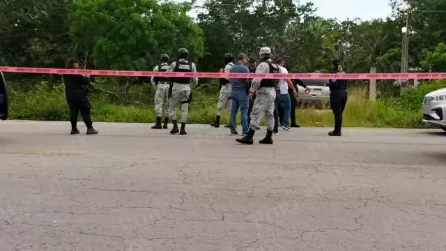 La Guardia Nacional, elementos de Sedena y de la Policía Estatal acudieron a la carretera transversal de Cozumel para realizar el aseguramiento de un inmueble presuntamente relacionado con el narcomenudeo