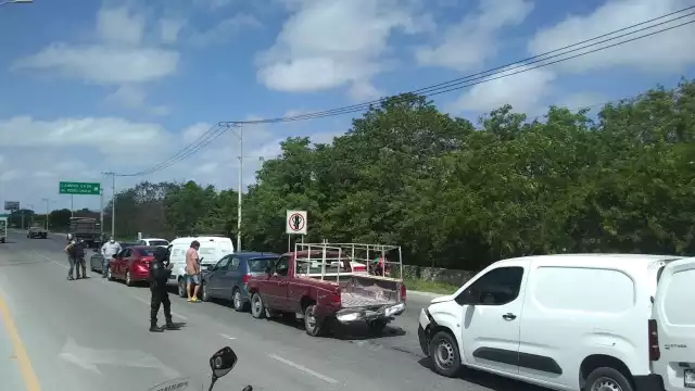 Dentro de los automóviles se encontraban dos carros de lujo, un BMW y un Mazda