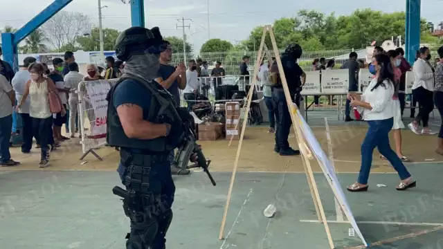 Elementos de la Semar se quedaron a vigilar el Domo de la colonia Hábitat 1 Chetumal luego de la alerta de una bomba en el sitio