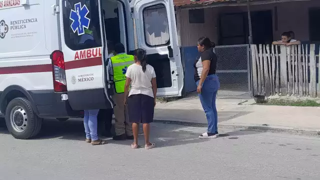 Niño de 5 años resulta lesionado tras caída en su patio.