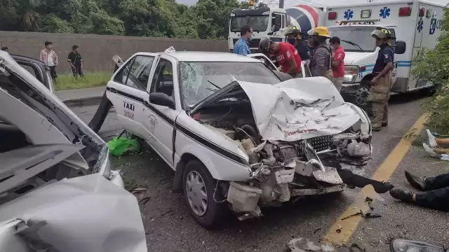 El accidente ocasionó que salieran tres personas lesionadas