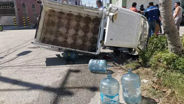 El automovilista circulaba a exceso de velocidad y no respeto su disco de alto