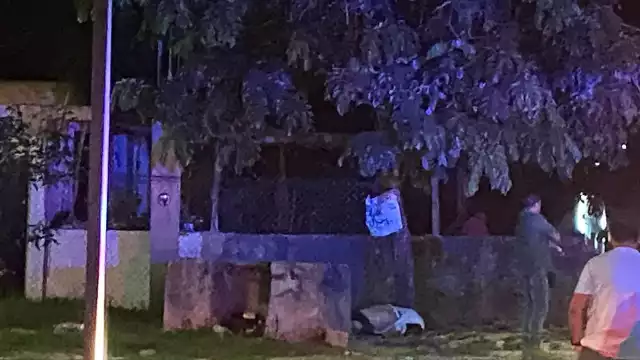 El cuerpo permaneció tirado a un costado del camino