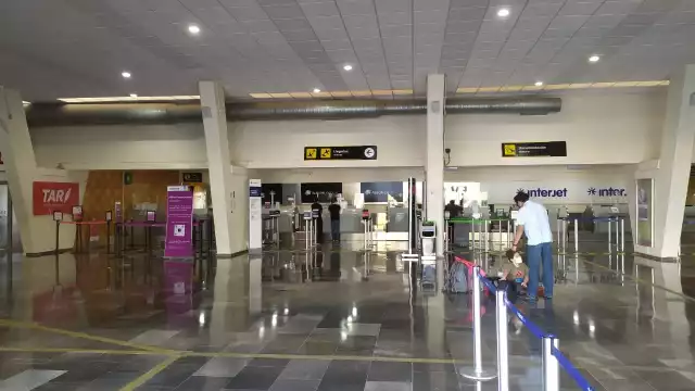 Pasajera asegura que se olvidan de desinfectar a las personas e incluso de otorgarles gel antibacterial