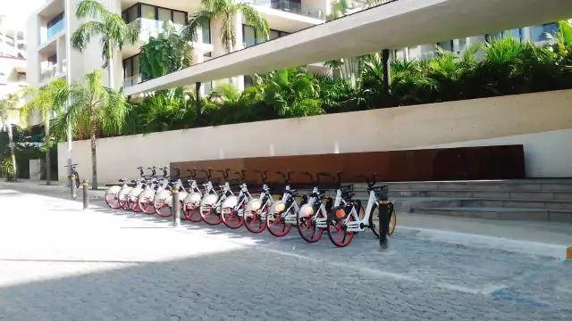 Tras bloquear las rampas para discapacitados, empresa podría perder su título