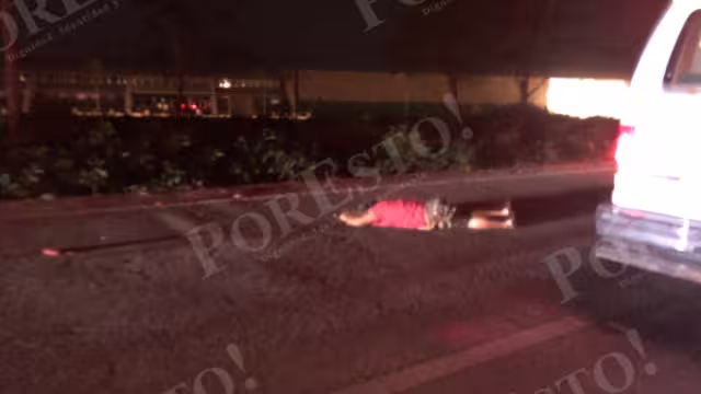 El hombre fue hallado tirado en medio de la carretera federal Mérida-Tizimín. Foto: Por Esto!