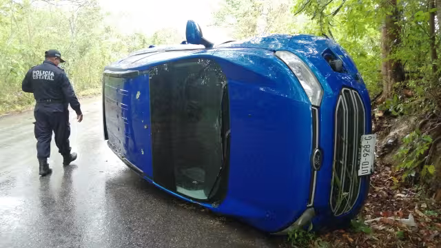 El vehículo permaneció abandonado en la carretera Tizimín-Colonia Yucatán