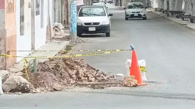 Las bases de los sémaforos recién construidas fueron quitadas de la calle por resultar defectuosas