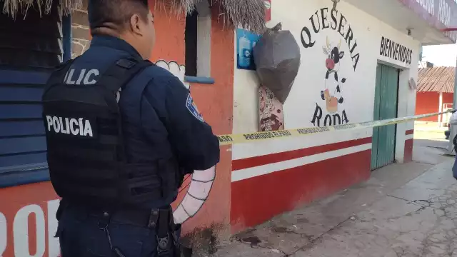 Amantes de lo ajeno se llevaron cajas de queso de bola