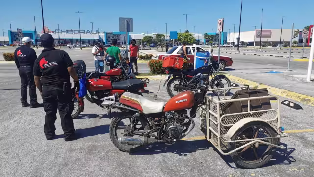 Un taxista atropelló a un joven en motocicleta en Plaza 'Palmira' en Ciudad del Carmen